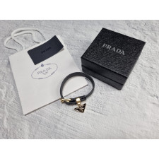 프라다 가죽 팔찌