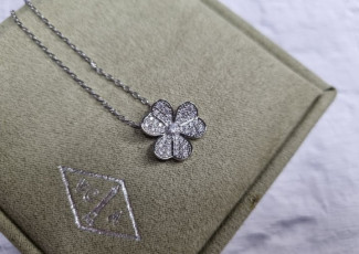 반클리프 프리볼 다이아 화이트골드 목걸이