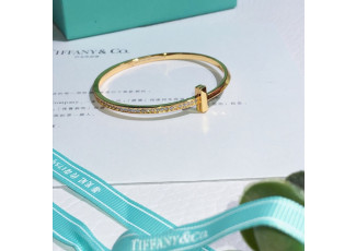 티파니 TOZ 02 T:T1 네로우 파베 다이아몬드 힌지드 뱅글 옐로우 골드 팔찌