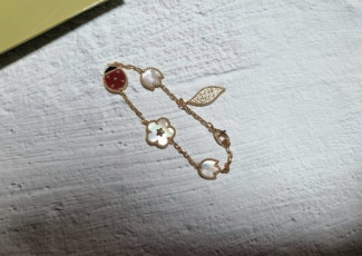 반클리프 럭키스프링 모티브 팔찌