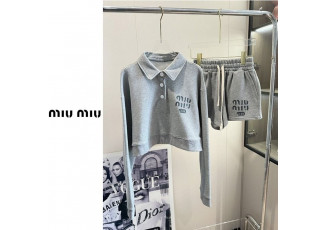 미우미우 여성 카라 맨투맨 반바지 세트