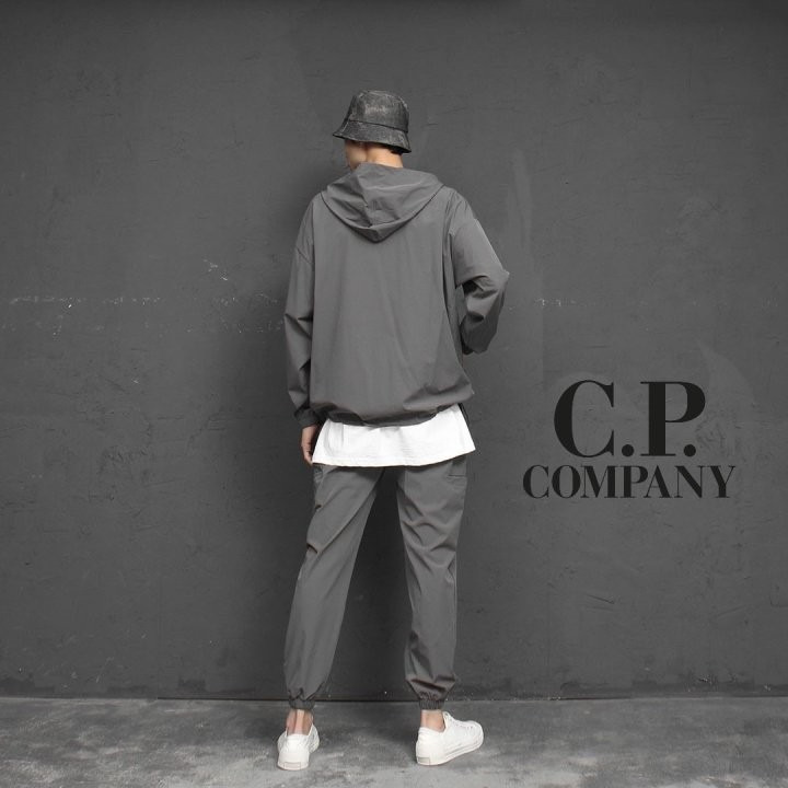 CP컴퍼니 렌즈 헤비 포플린 후드 아노락 조거 팬츠 세트