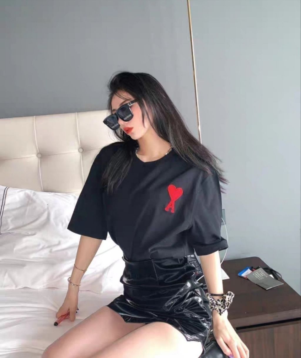 아미 여성 빅하트 자수 라운드 반팔티