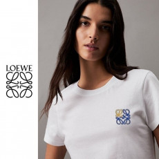로에베 여성 배색 자수 반팔티