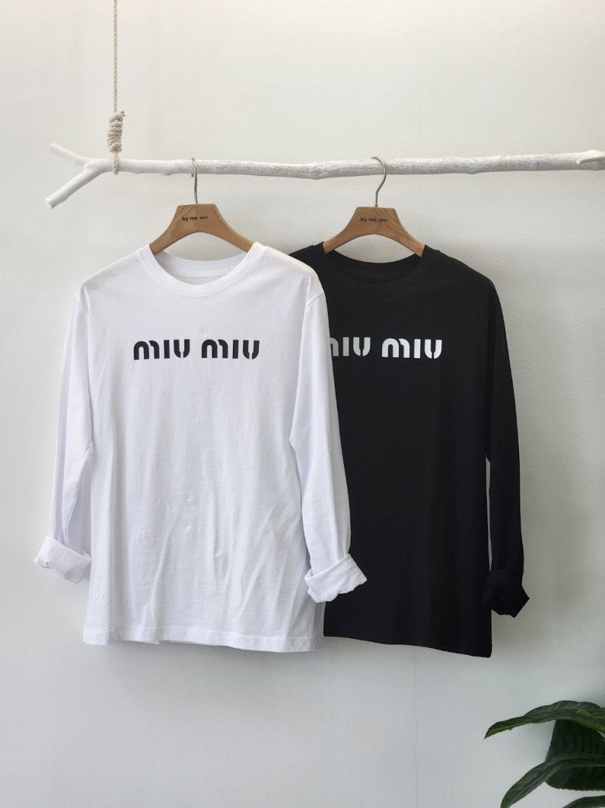 미우미우 여성 베이직 로고 라운드 긴팔티