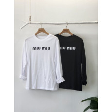 미우미우 여성 베이직 로고 라운드 긴팔티