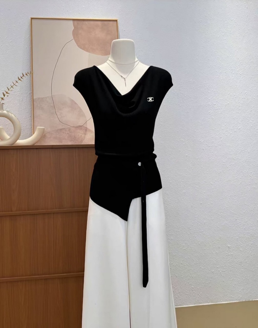 셀린느 여성 트리옹프 언발 버튼 끈 니트 나시