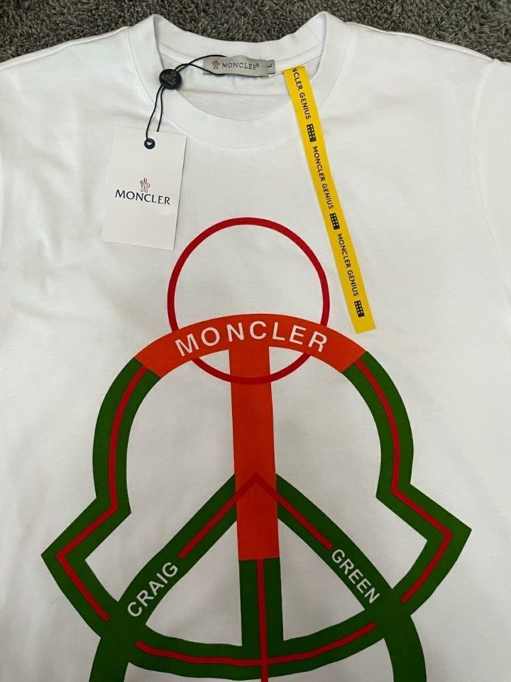 몽클레어 탑로고 프린팅 반팔티