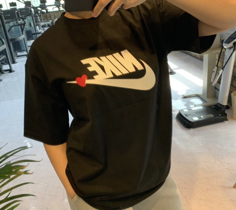 나이키 레드 하트 반팔티