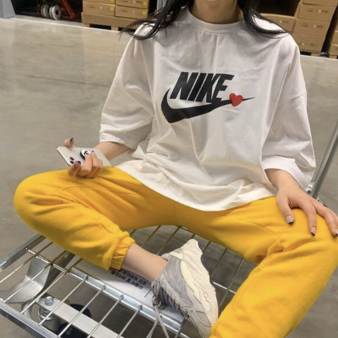 나이키 레드 하트 반팔티