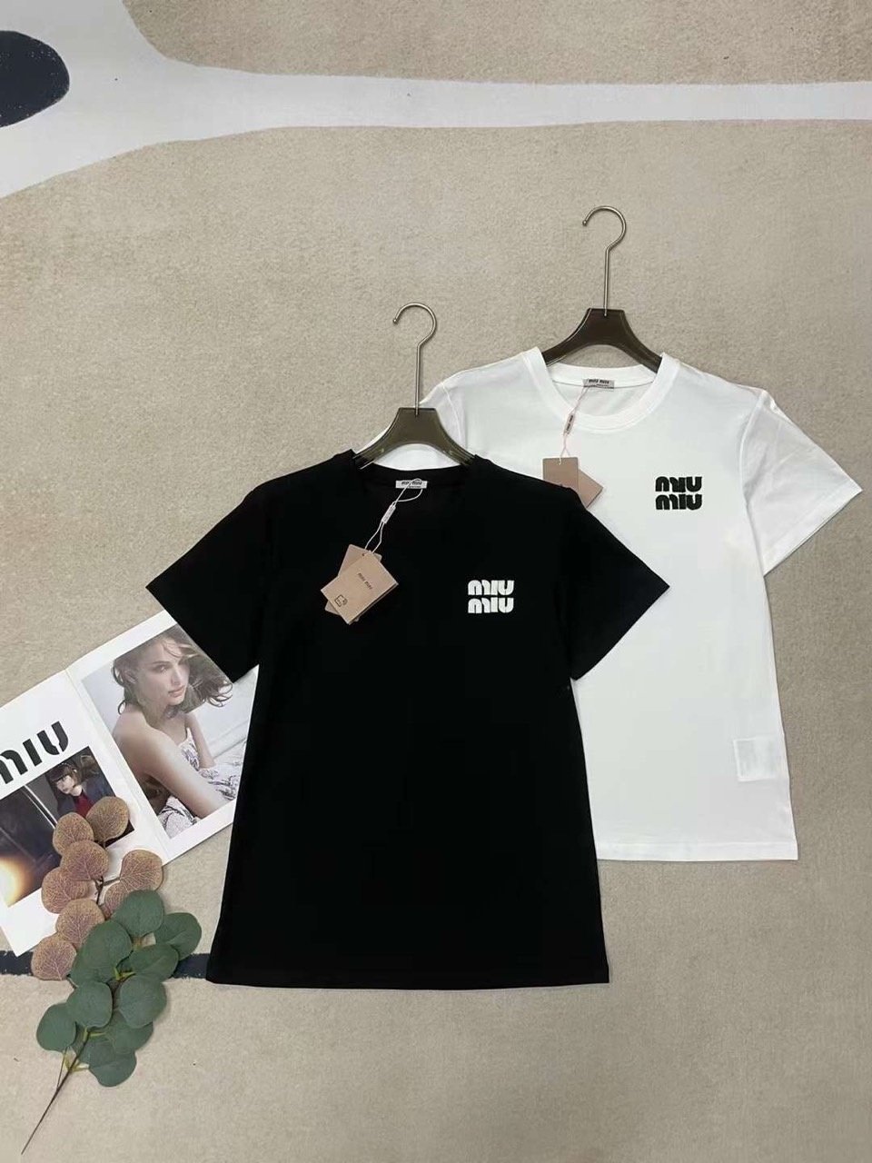 미우미우 자수 컷트 반팔티