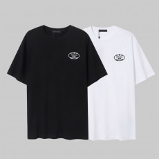 프라다 원형 스몰 로고 자수 반팔티