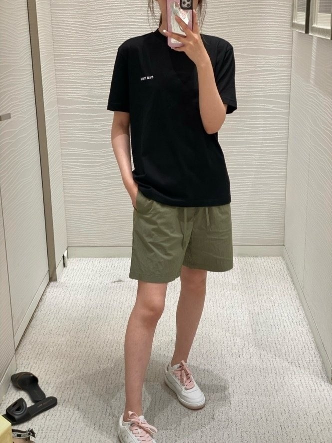 미우미우 스몰 자수 반팔티