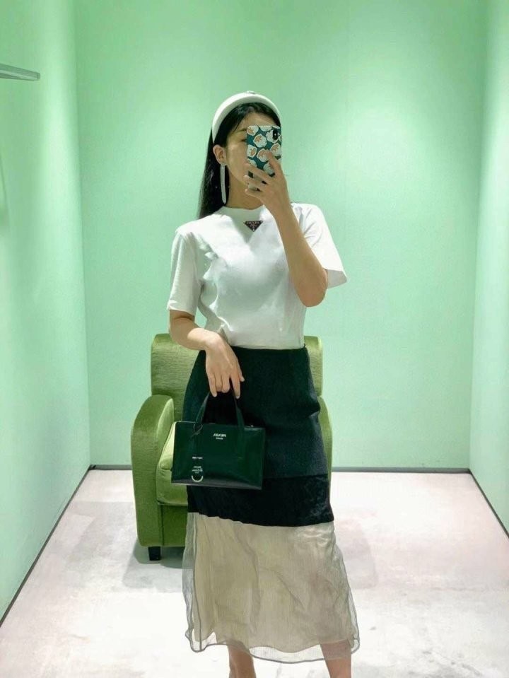 프라다 센터 트라이앵글 반팔티