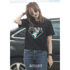 프라다 레빗 삼각 로고 반팔티