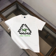 아크테릭스 그린 삼각 로고 반팔티