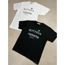 보테가베네타 레드 하트 레터링 반팔티