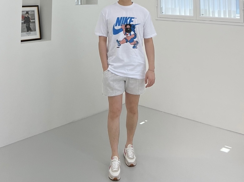 나이키 히치하이킹 반팔티