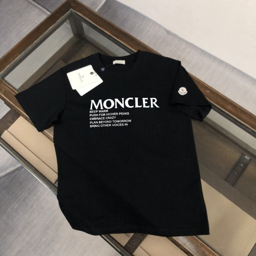 몽클레어 가슴 로고 레터링 라운드 반팔티