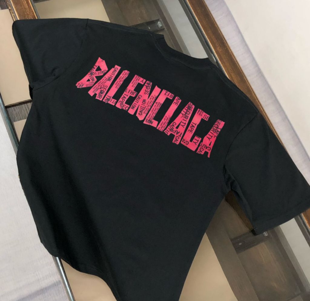 발렌시아가 빅레드 폰트 라운드넥 반팔티