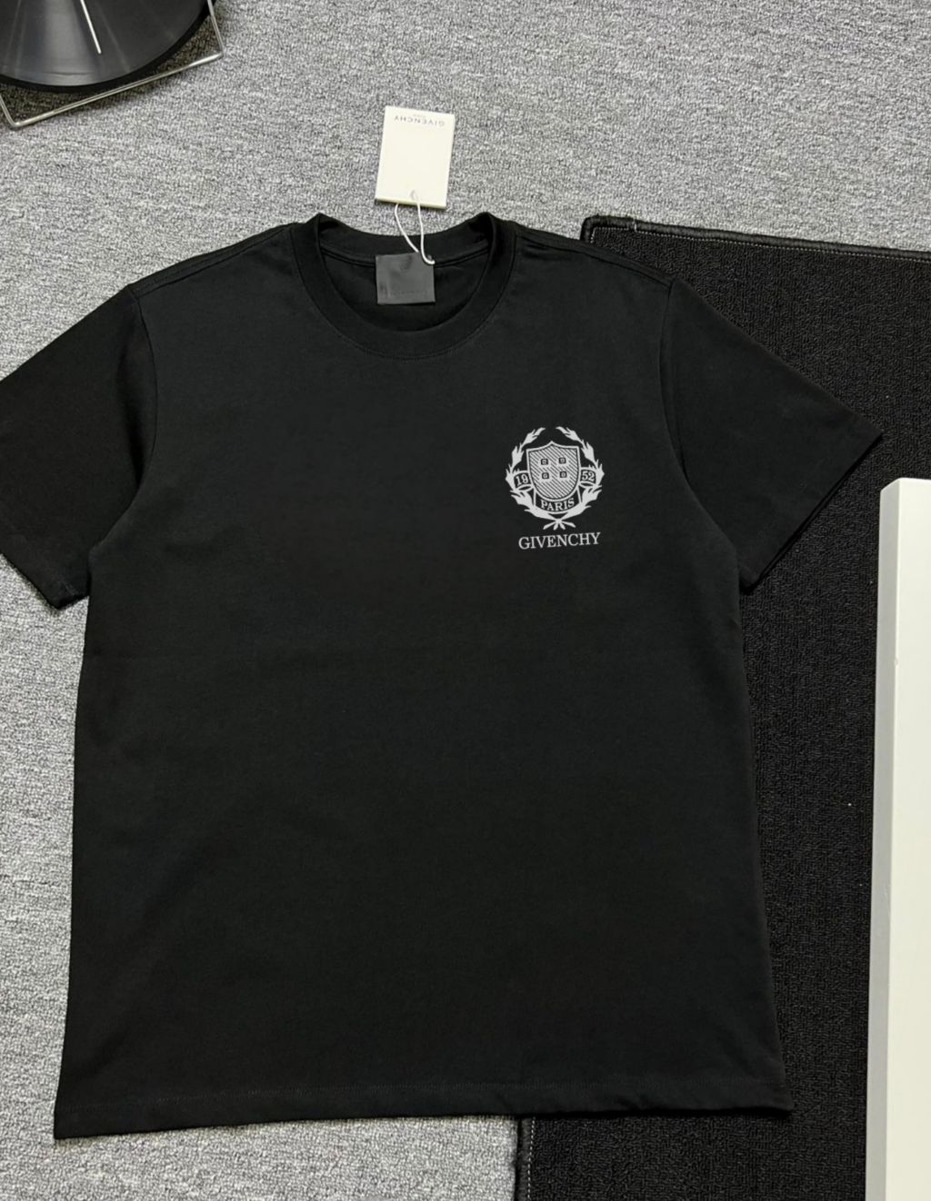 지방시 월계관 방패 로고 반팔티