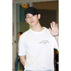 디올 옴므 아뜰리에 정해인 반팔티