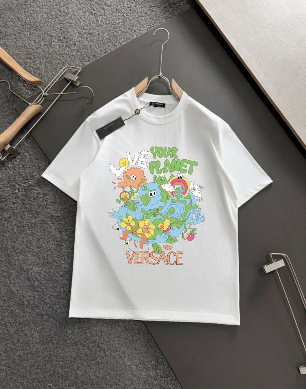 베르사체 뉴 월드 지구 반팔티