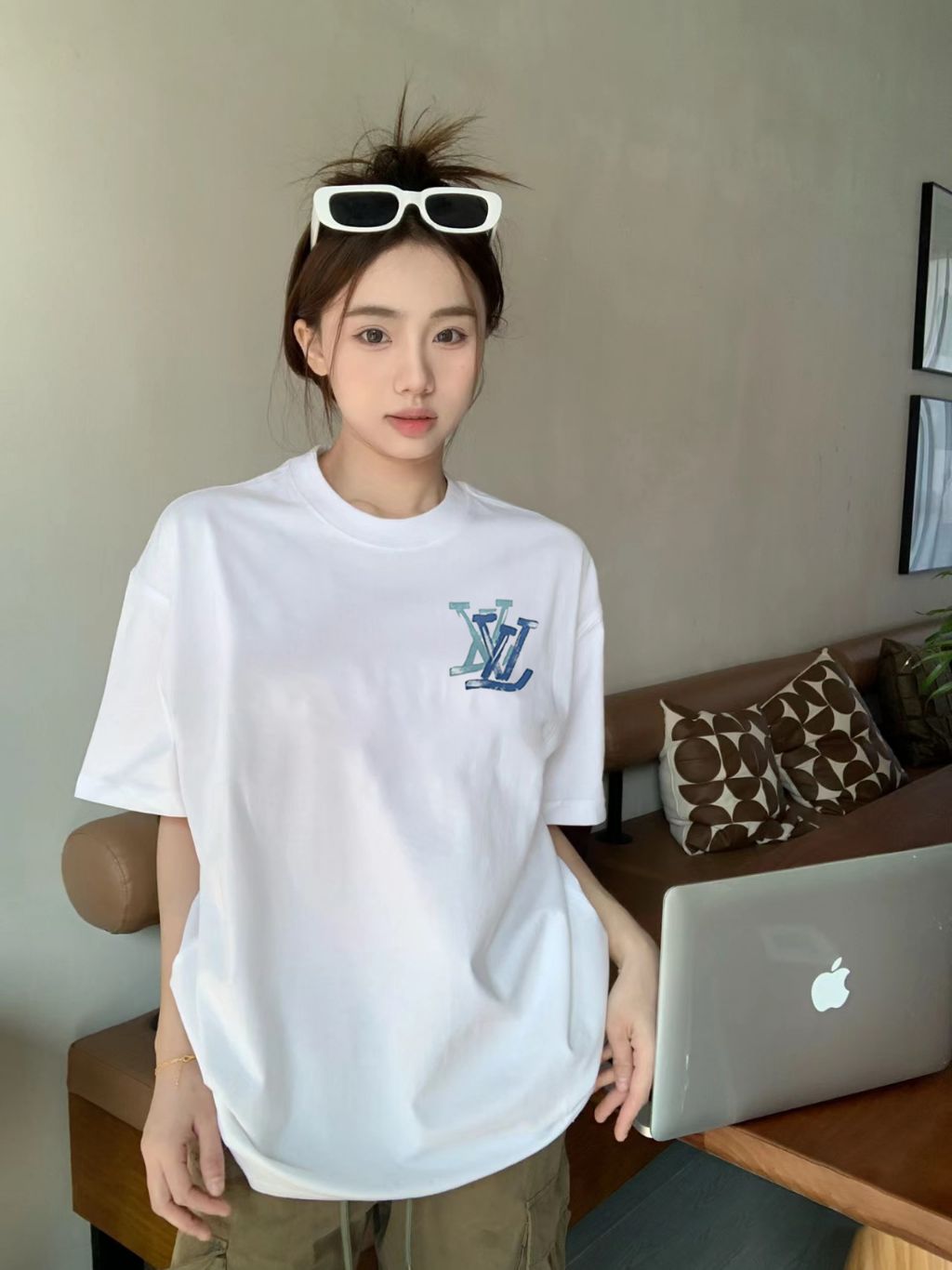 루이비통 자카드 레인보우 핸드 페인팅 반팔티