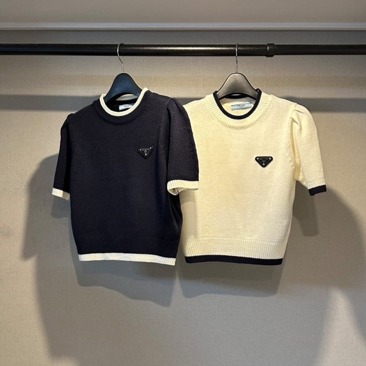 프라다 여성 플레이트 라인 배색 반팔 니트