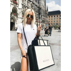 버버리 레드 자수 로고 반팔티