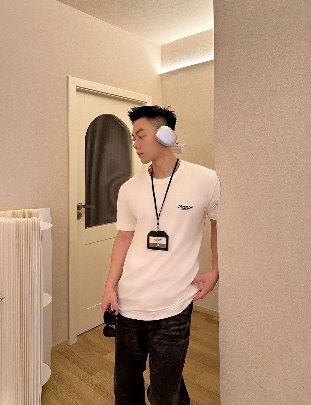 지방시 프리미엄 스몰 레터링 자수 반팔티