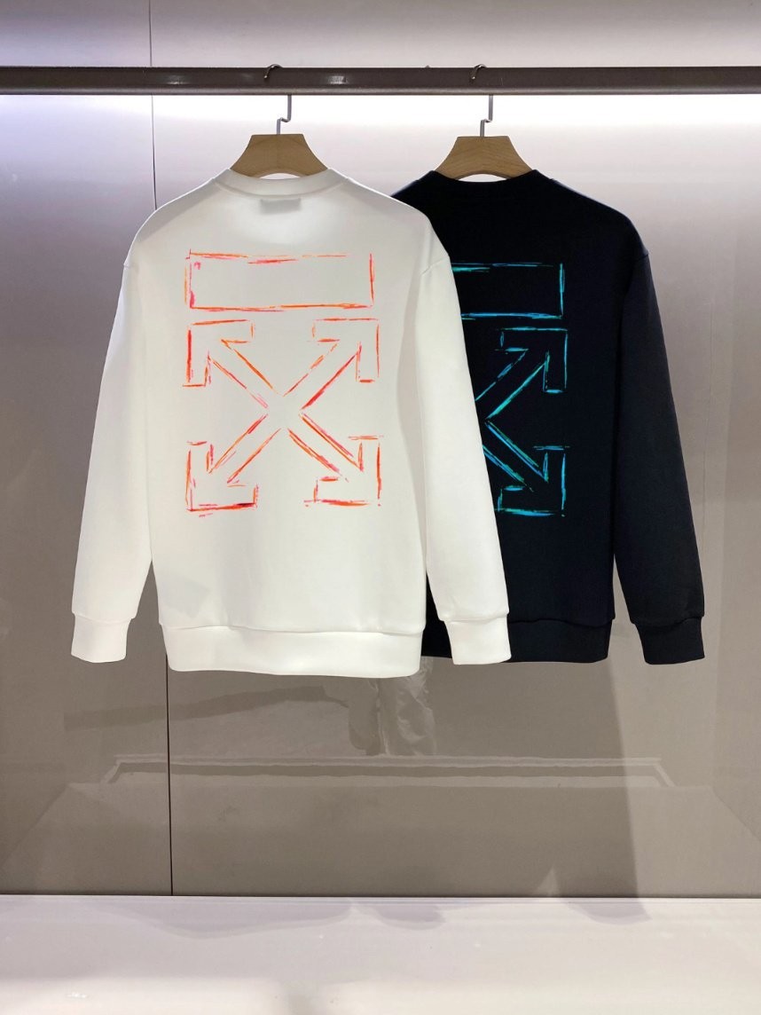 오프화이트 컬러 에로우 맨투맨