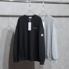 몽클레어 레터링 로고 와펜 맨투맨