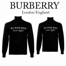 버버리 런던 필기 로고 터틀넥 니트