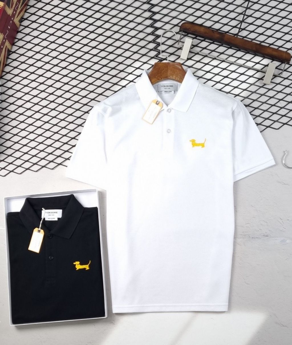 톰브라운 옐로우 도그 자수 로고 반팔 카라티