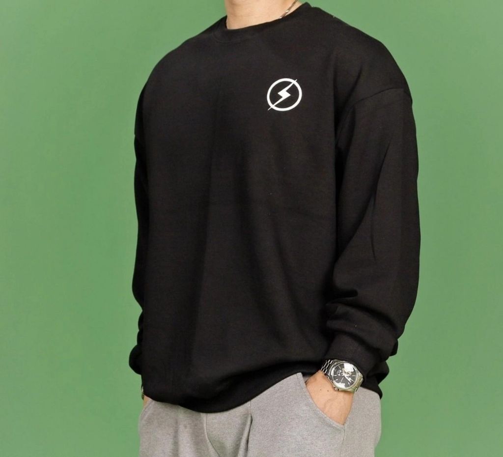 오프화이트 반꽃 맨투맨