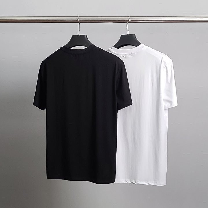 프라다 엠보 로고 라운드 반팔티