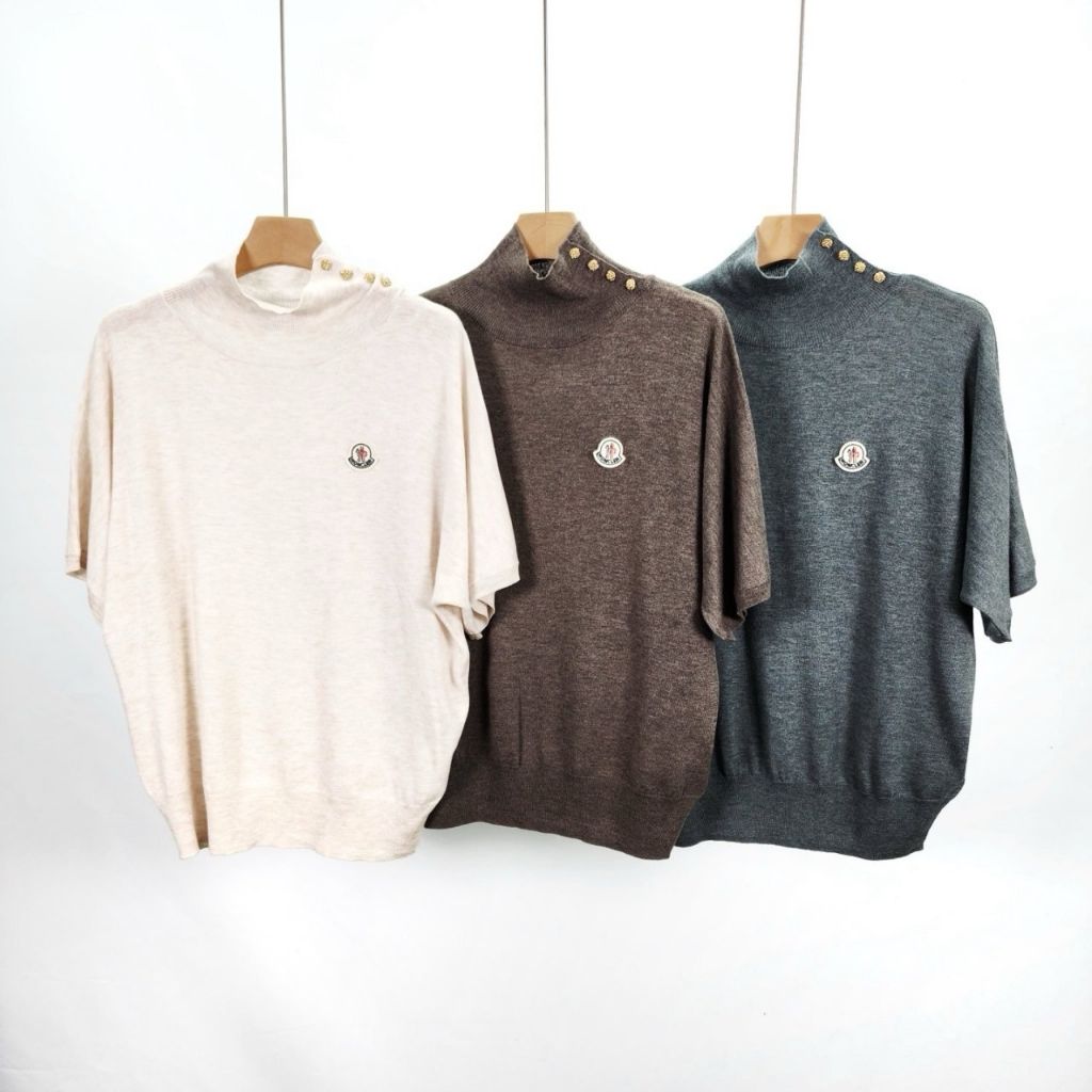 몽클레어 여성 금장 포인트 단추 반목 반팔 니트