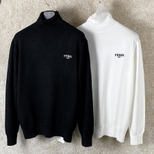 펜디 로마 자수 장식 터틀넥 니트