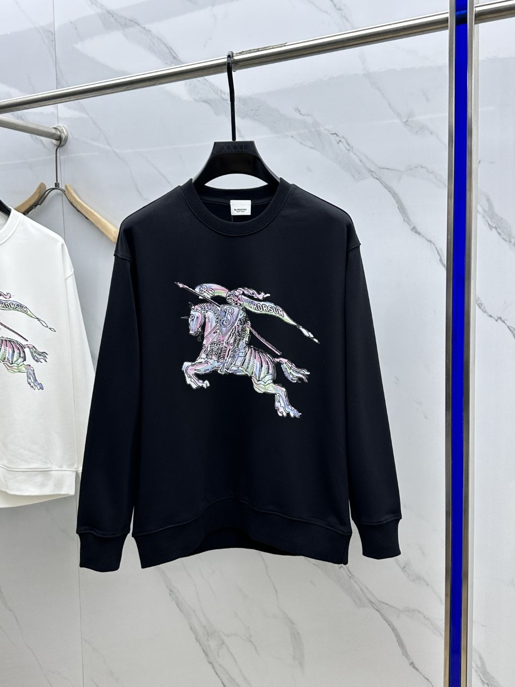 버버리 수체화 맨투맨