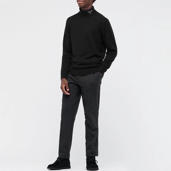 프라다 플레이트 터틀넥 니트