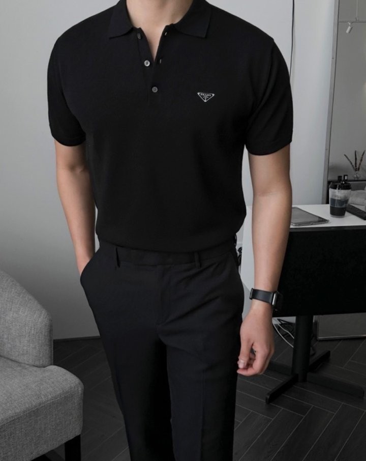 프라다 삼각 로고 머슬 카라 반팔 니트