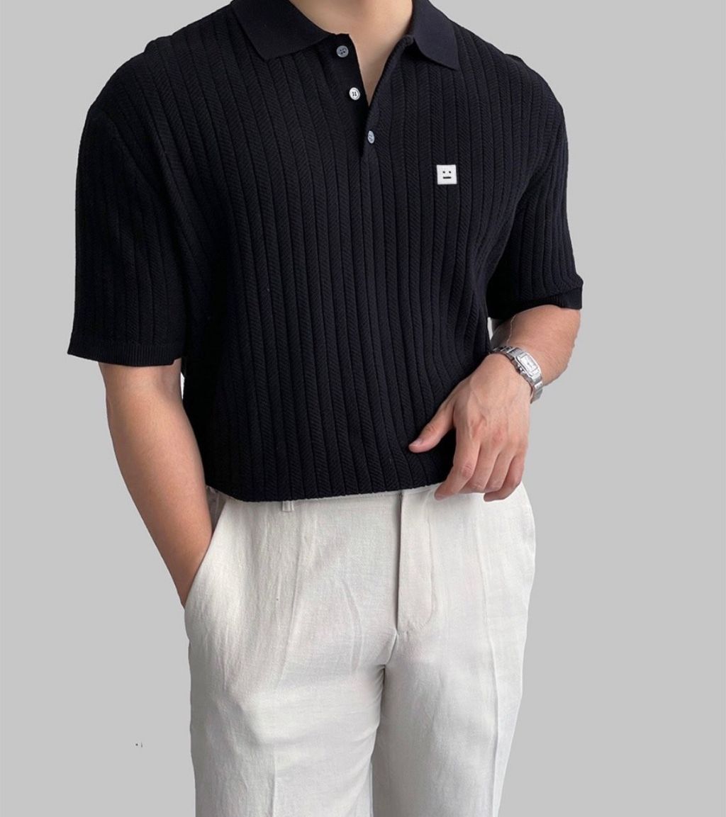 아크네 스튜디오 페이스 패치 단추 카라 반팔 니트