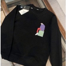 펜디 쉬는 남자 맨투맨