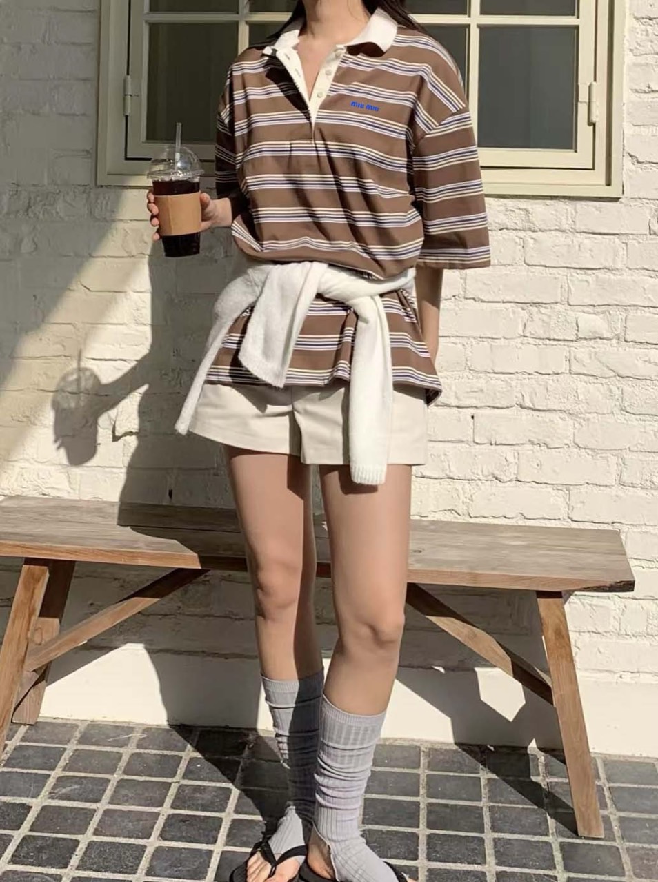 미우미우 여성 스멧 배색 멀티 스트라이프 단가라 반팔 카라티