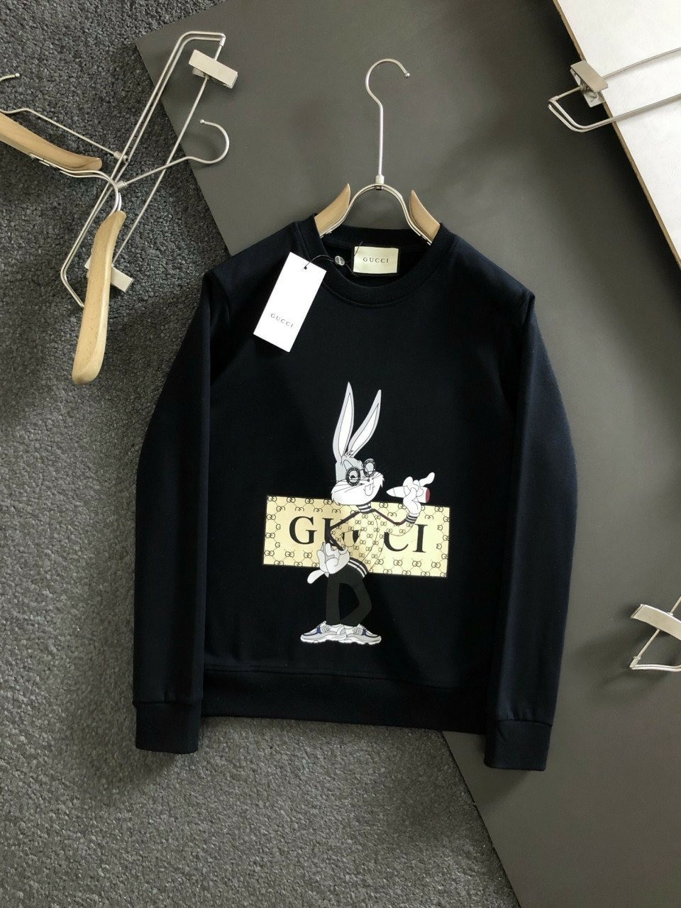 구찌 시가 바니 맨투맨