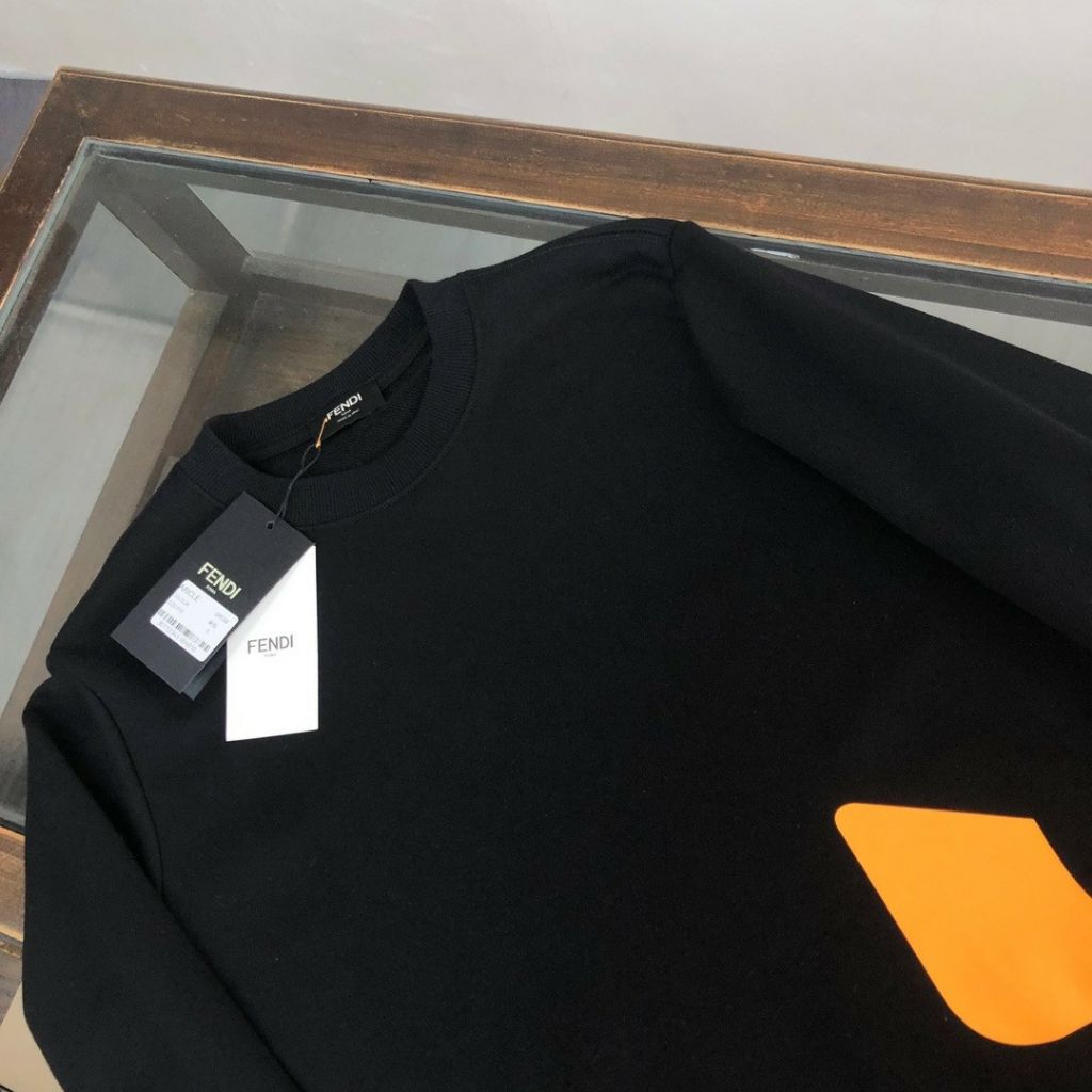 펜디 밑단 아이 맨투맨