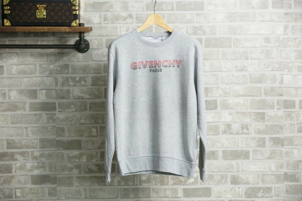 지방시 폰트 배색 맨투맨