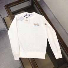 몽클레어 해와산 맨투맨