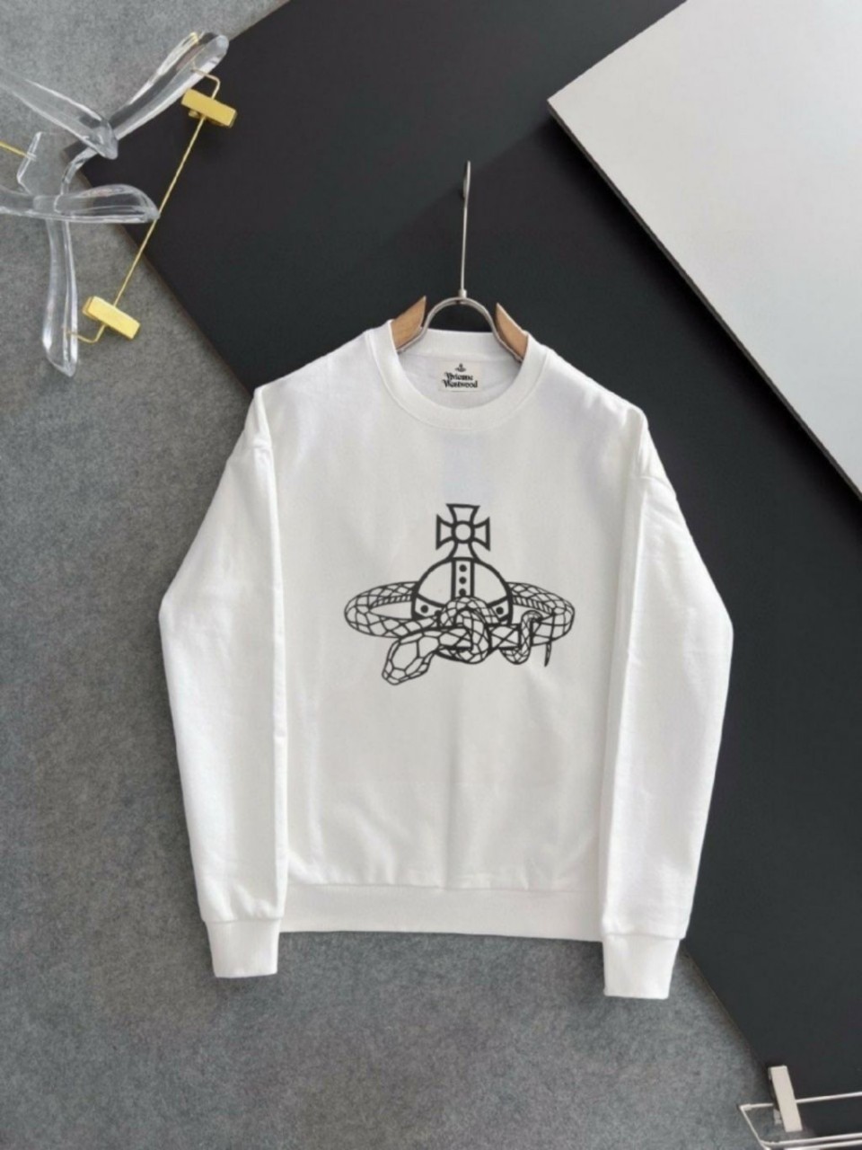 비비안웨스트우드 그물선 맨투맨